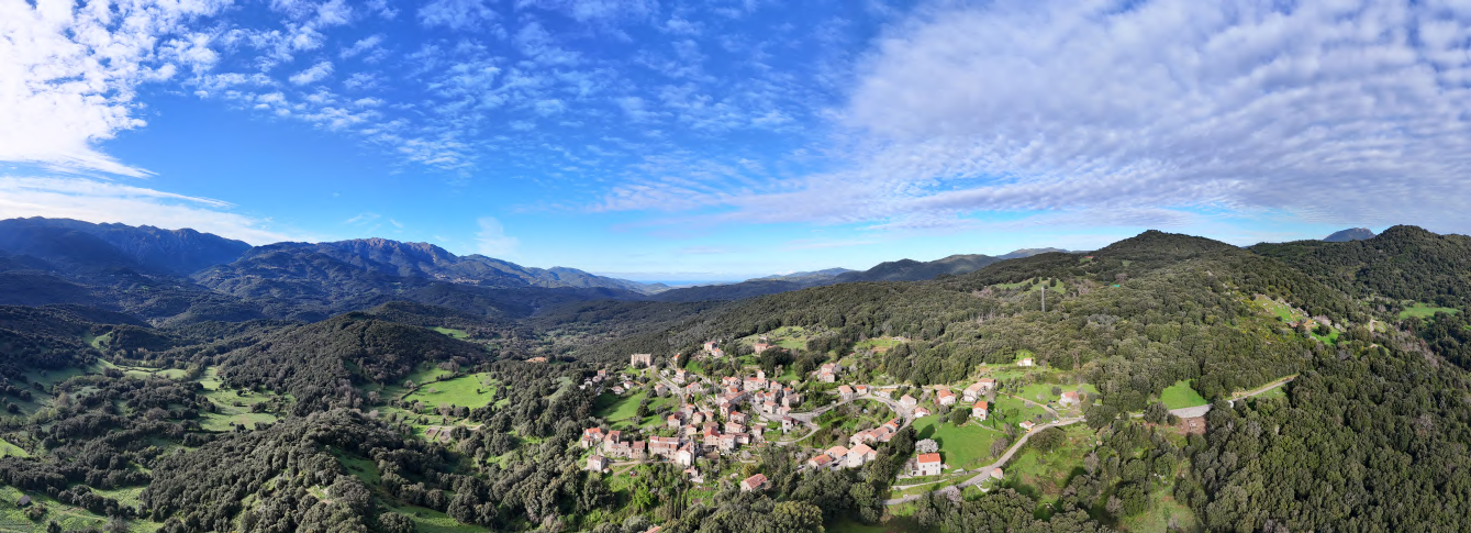 Drone Aghjone survolant la Corse